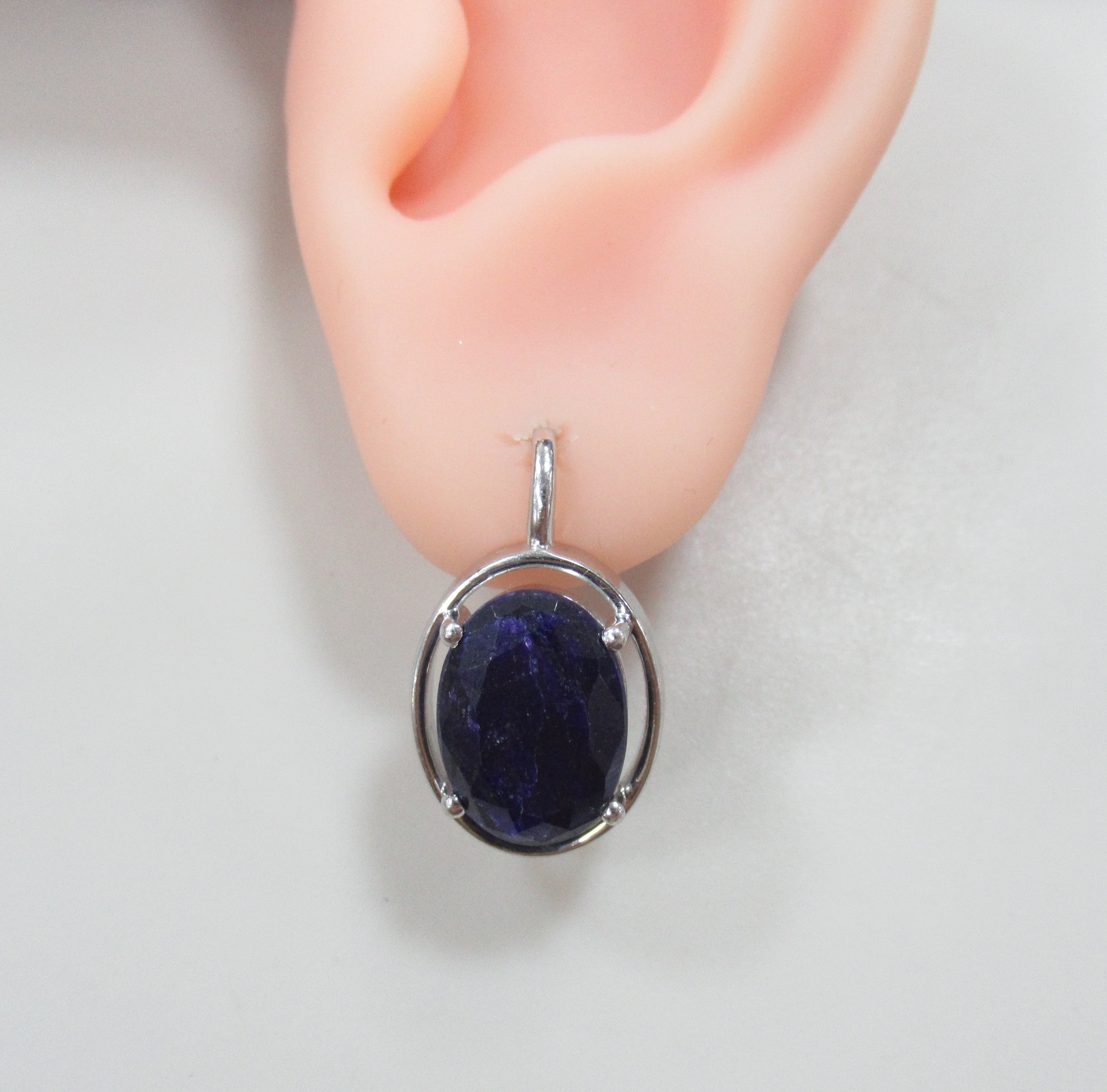 Серебряные серьги с корундами